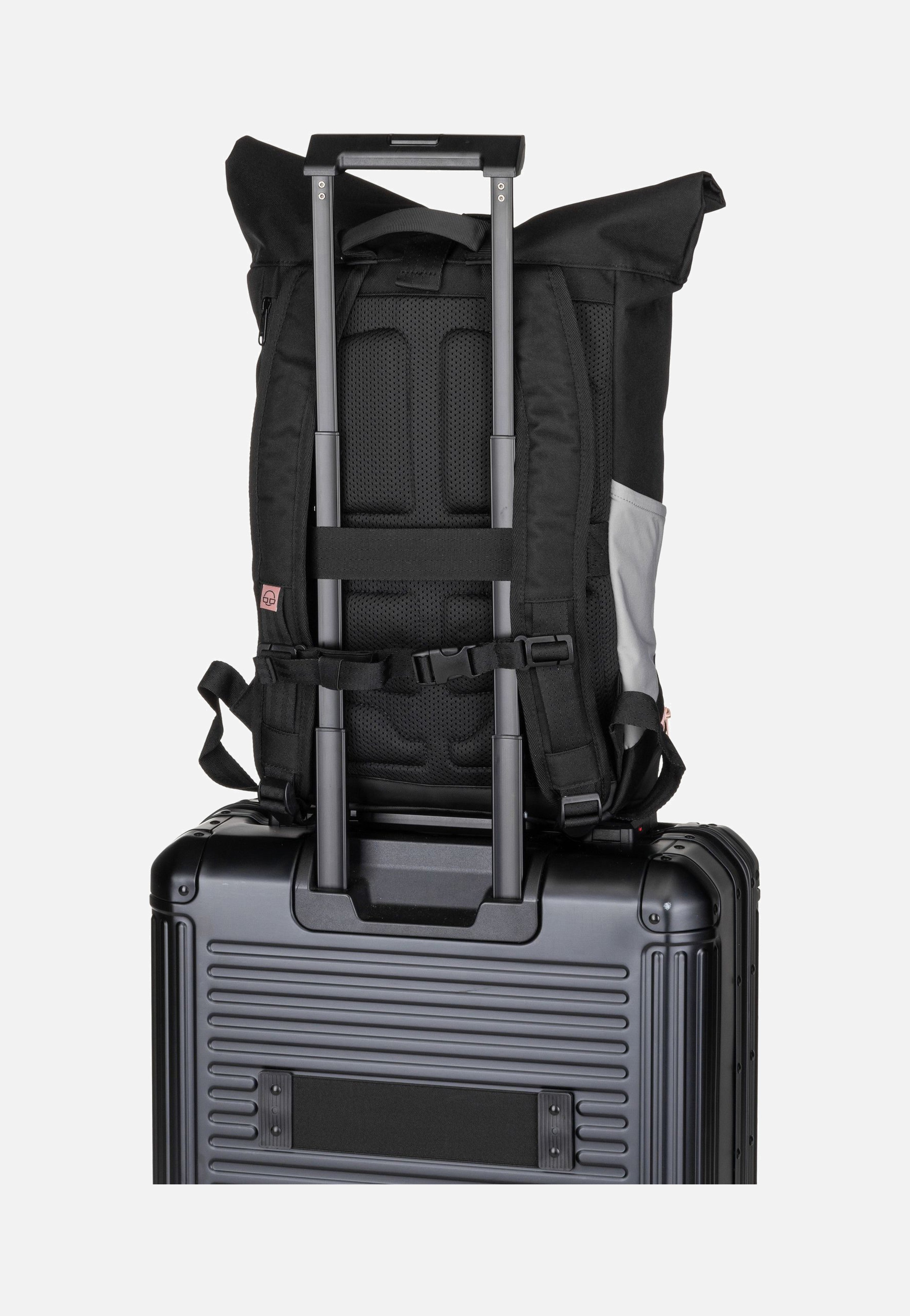 Johnny Urban - Allen Medium Schwarz-Rosa - Rolltop Backpack | Neutral-Image