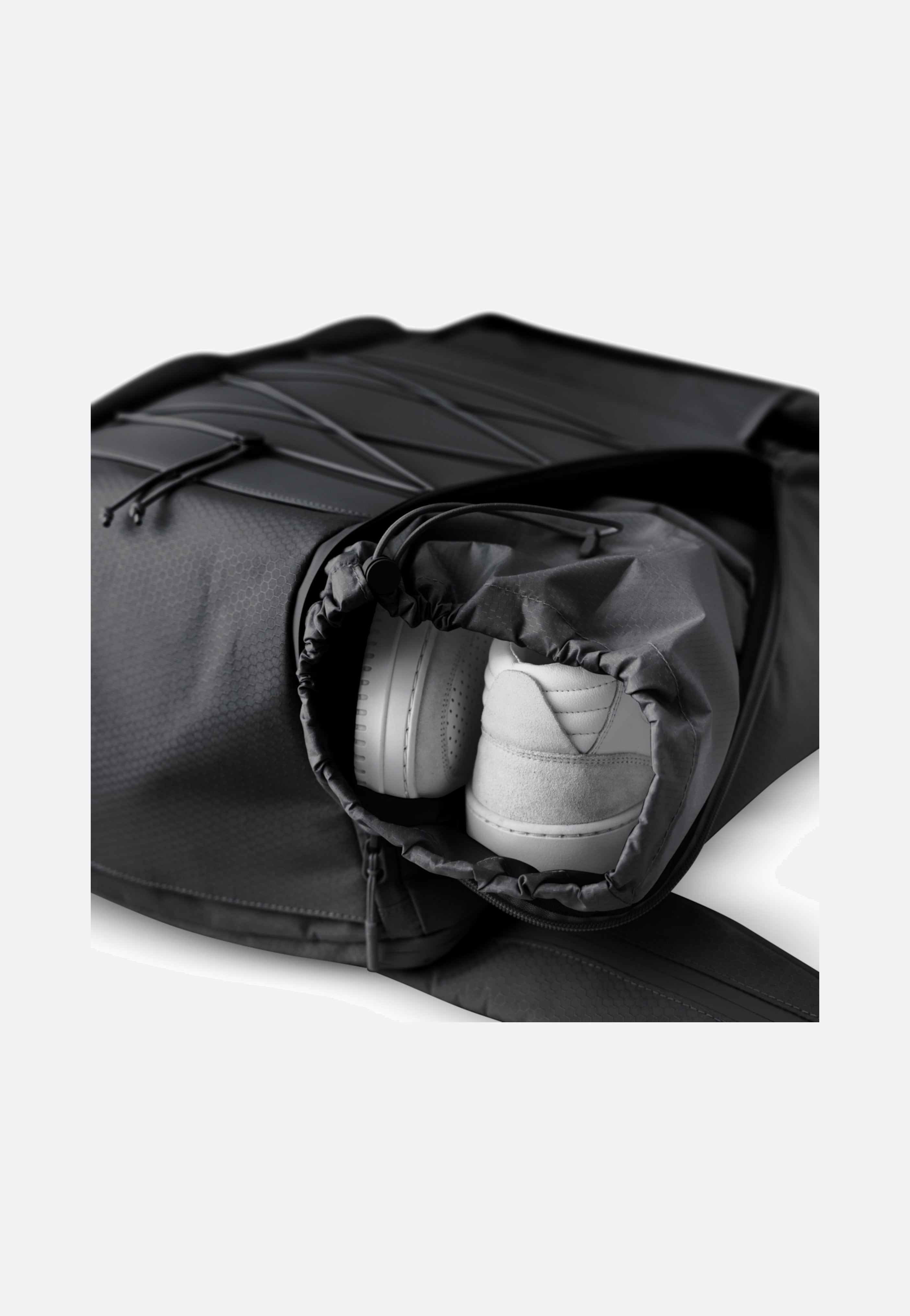 Kapten & Son - Banff All Black - Rolltop Backpack | Neutral-Image