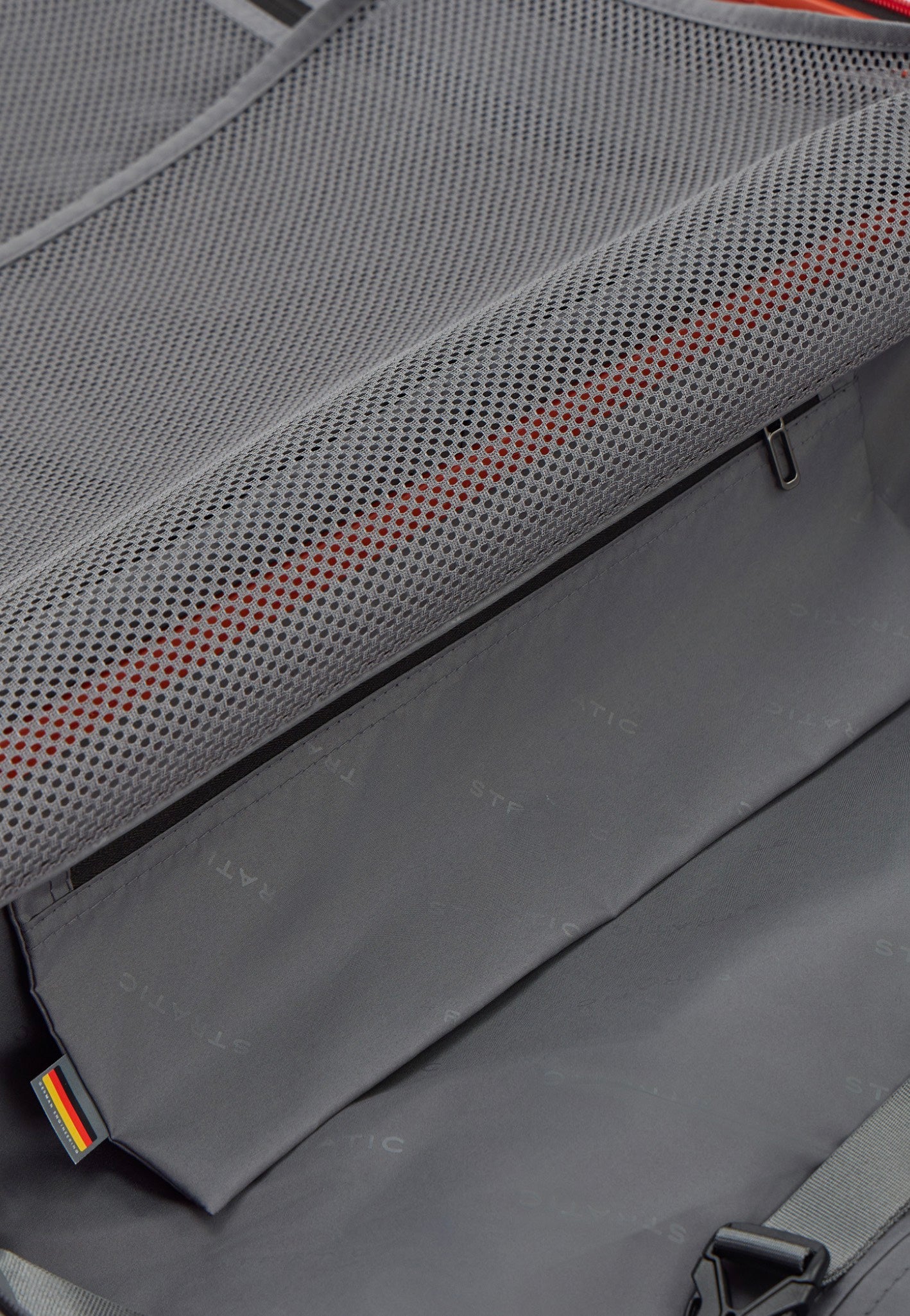 Stratic Buzz Trolley L Rosso/Clay Suitcase