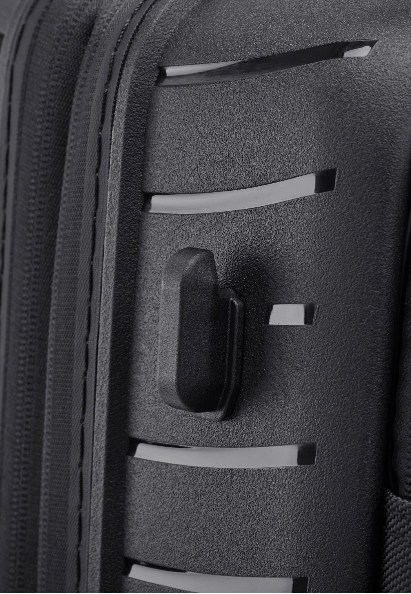 Stratic Novium ML Trolley S Black Suitcase