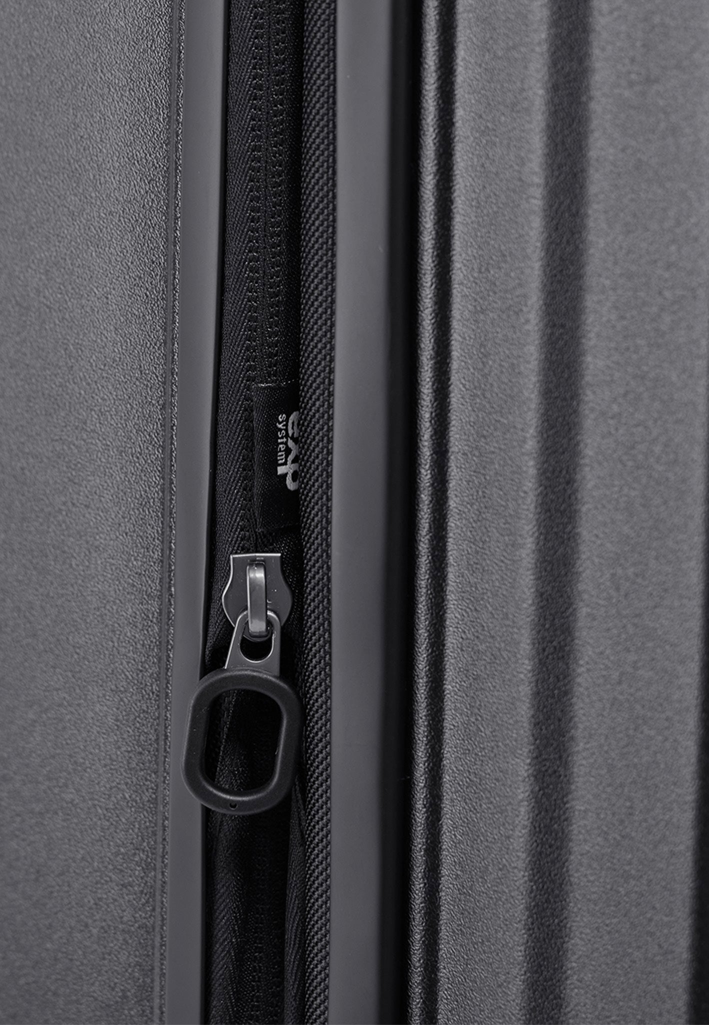 Stratic Phoenix ML Trolley S Black Suitcase