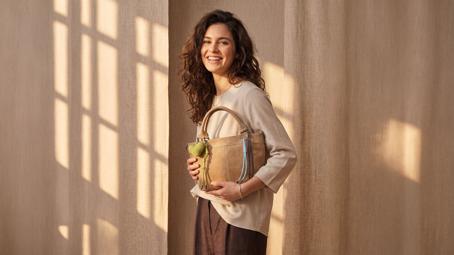 FredsBruder - Beautifull Mess Bag Model Image