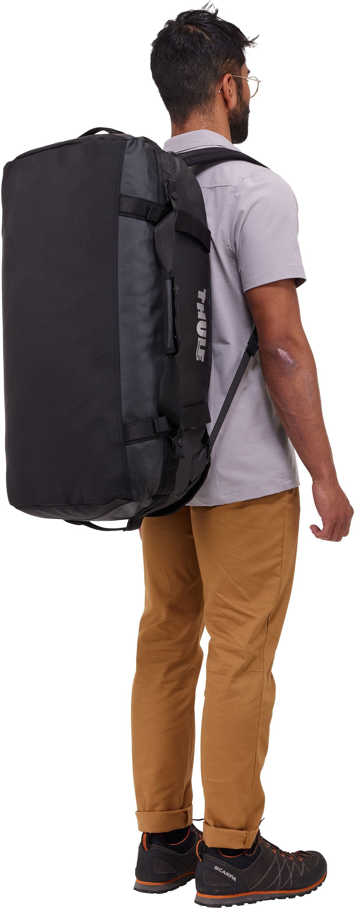 Thule Chasm 70L Black Dufflebag – Silhouettenansicht
