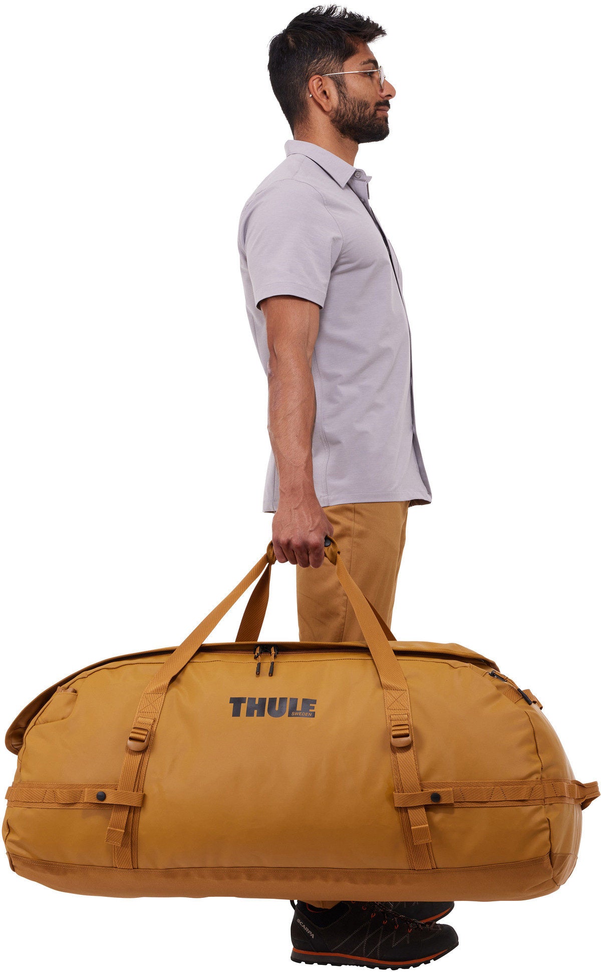 Thule Chasm 130L Golden Brown Dufflebag – Silhouettenansicht