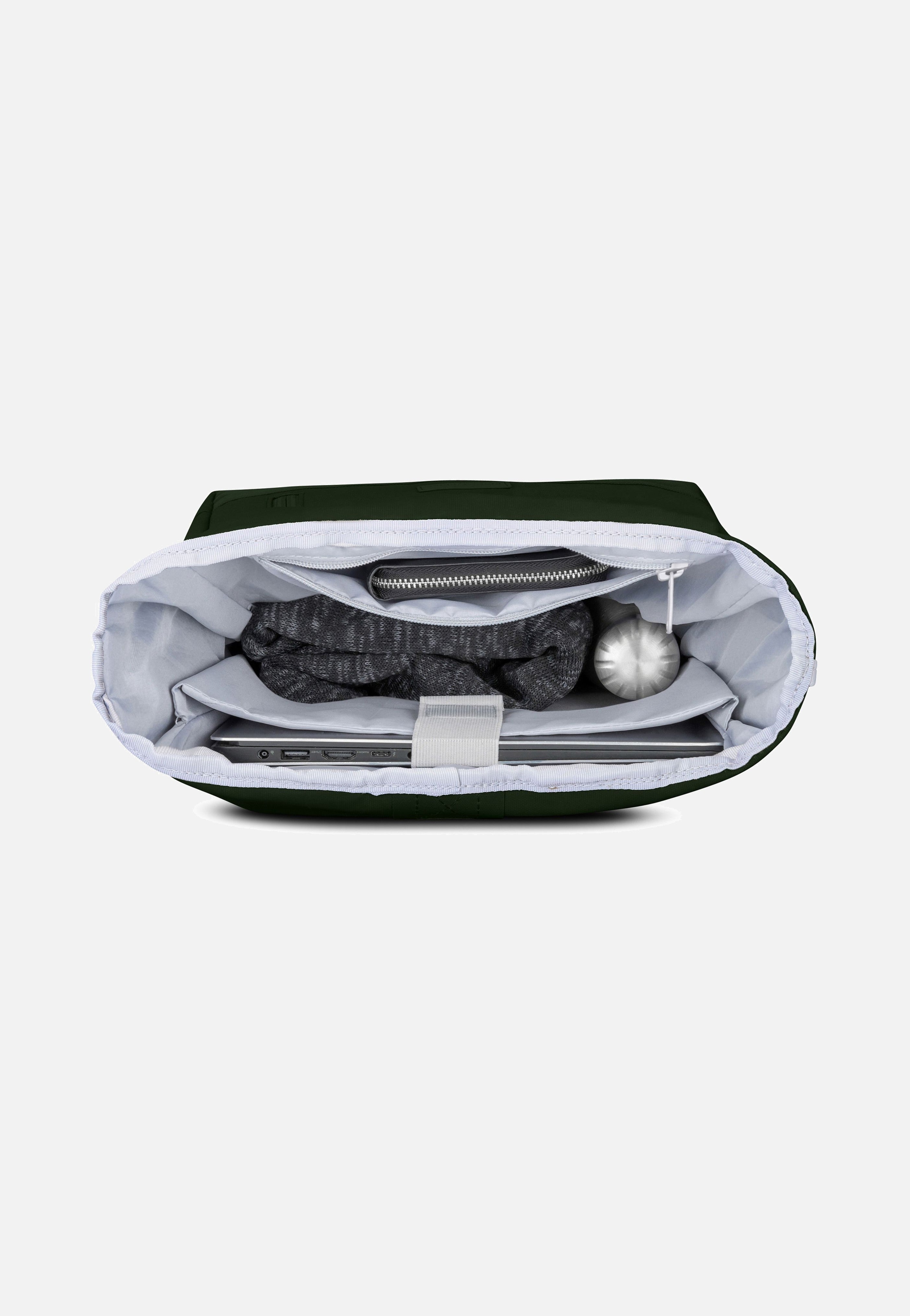 Johnny Urban - Robin Medium Dunkelgrün - Rolltop Backpack | Neutral-Image