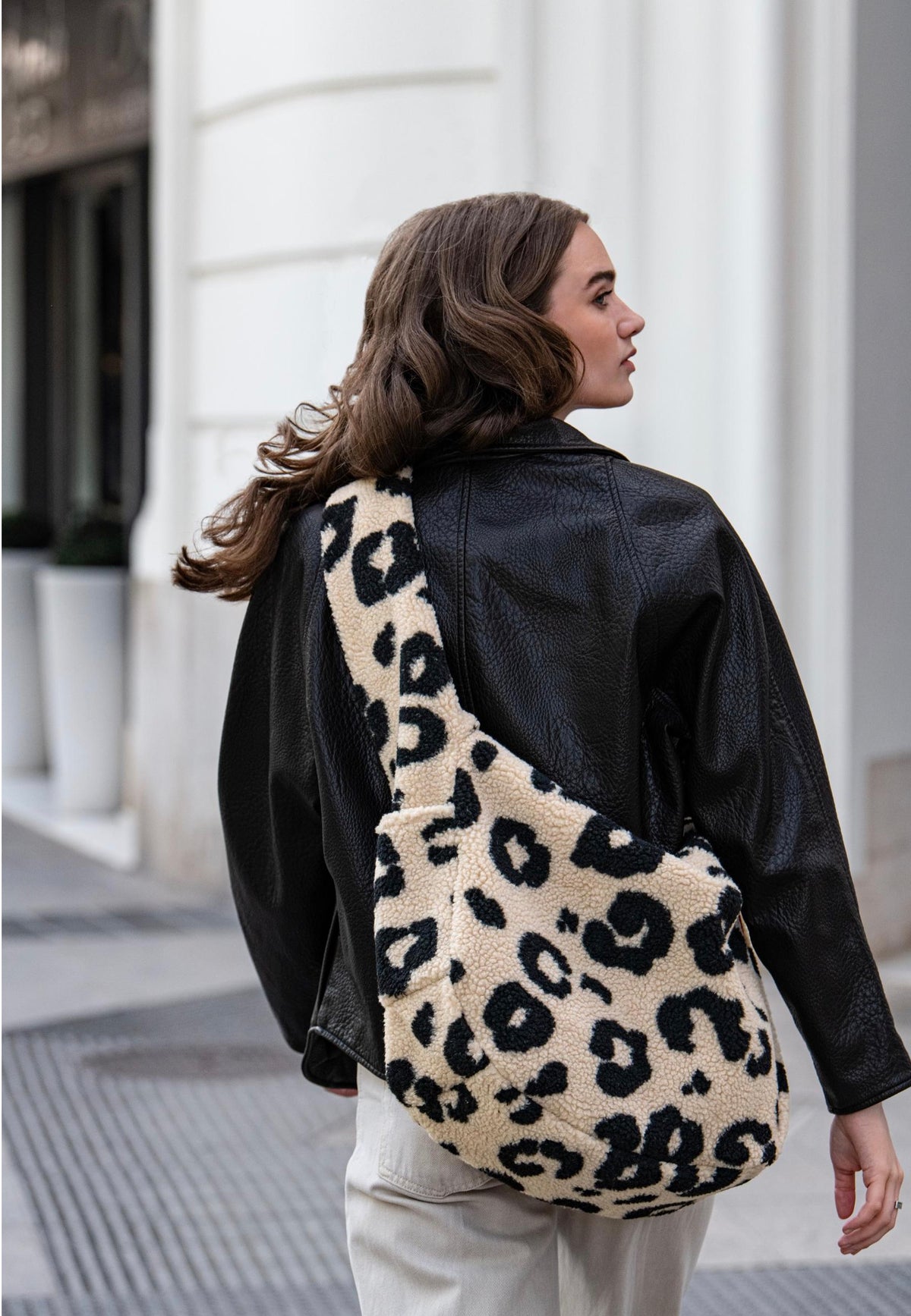 reisenthel Moonbag Teddy Leo Cream Hobo Bag