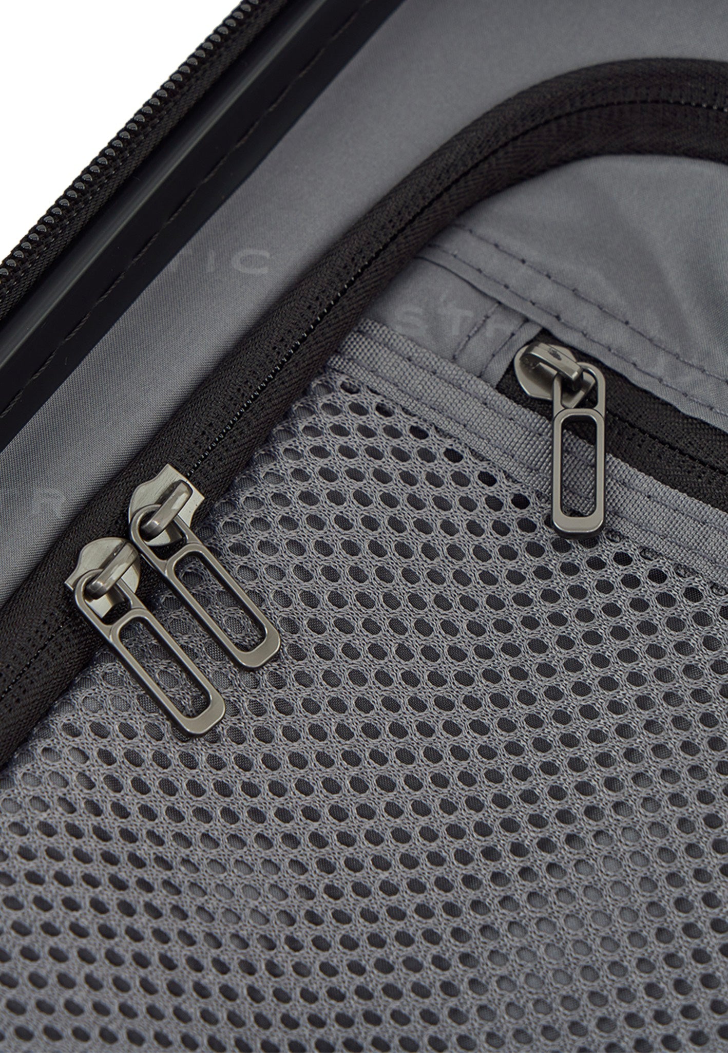 Stratic Phoenix ML Trolley M Black Suitcase