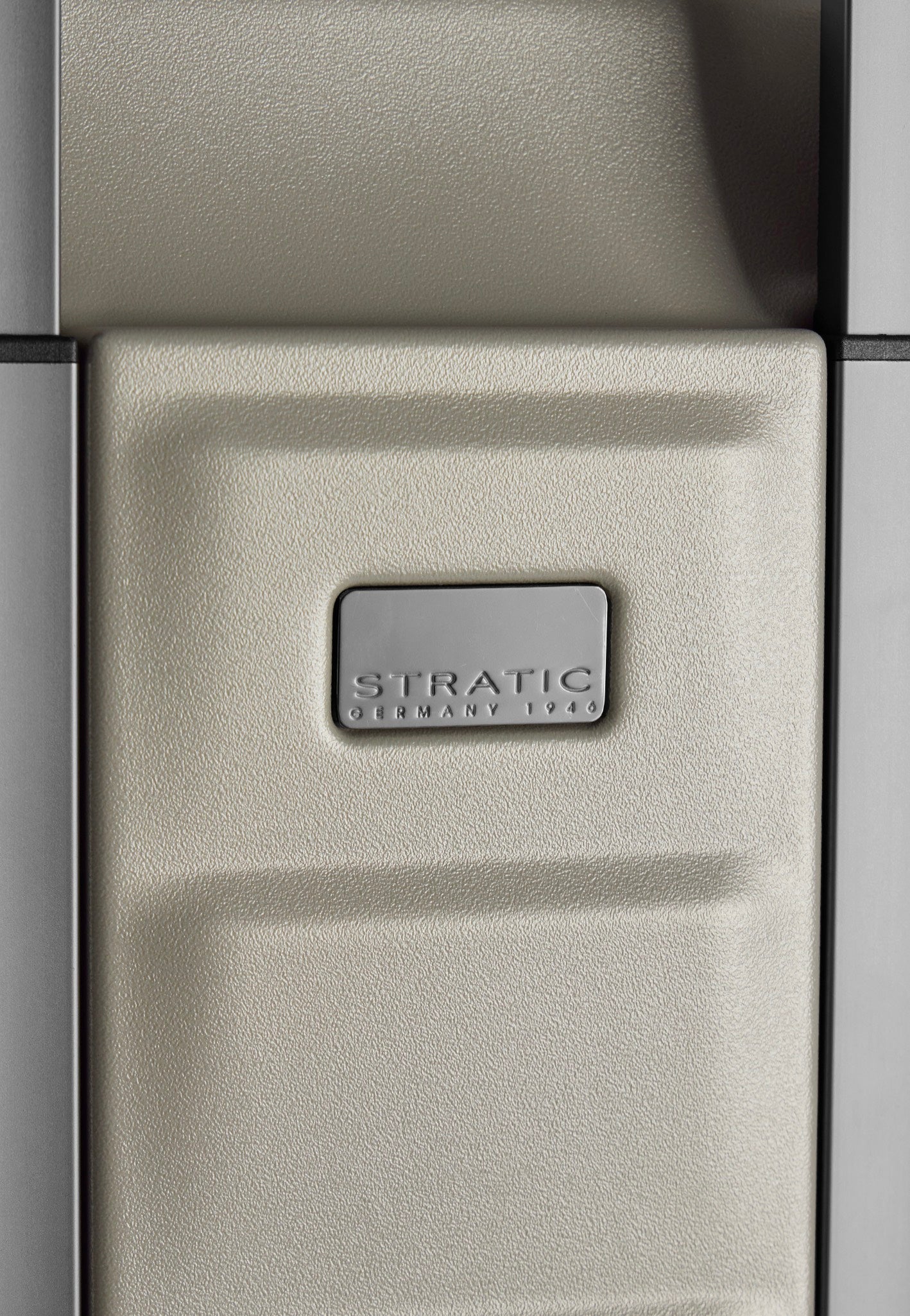 Stratic Phoenix SL Trolley S Champagne Suitcase