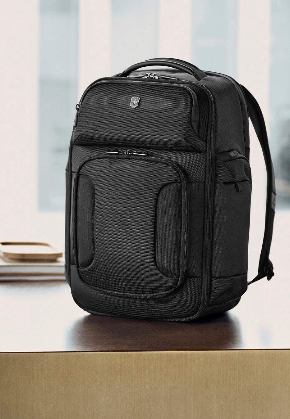 Victorinox - Werks Traveler 7.0 Deluxe Black - Backpack | Neutral-Image