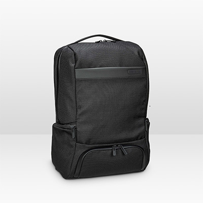 travelite Meet Business Backpack in Schwarz vor weißen Hintergrund